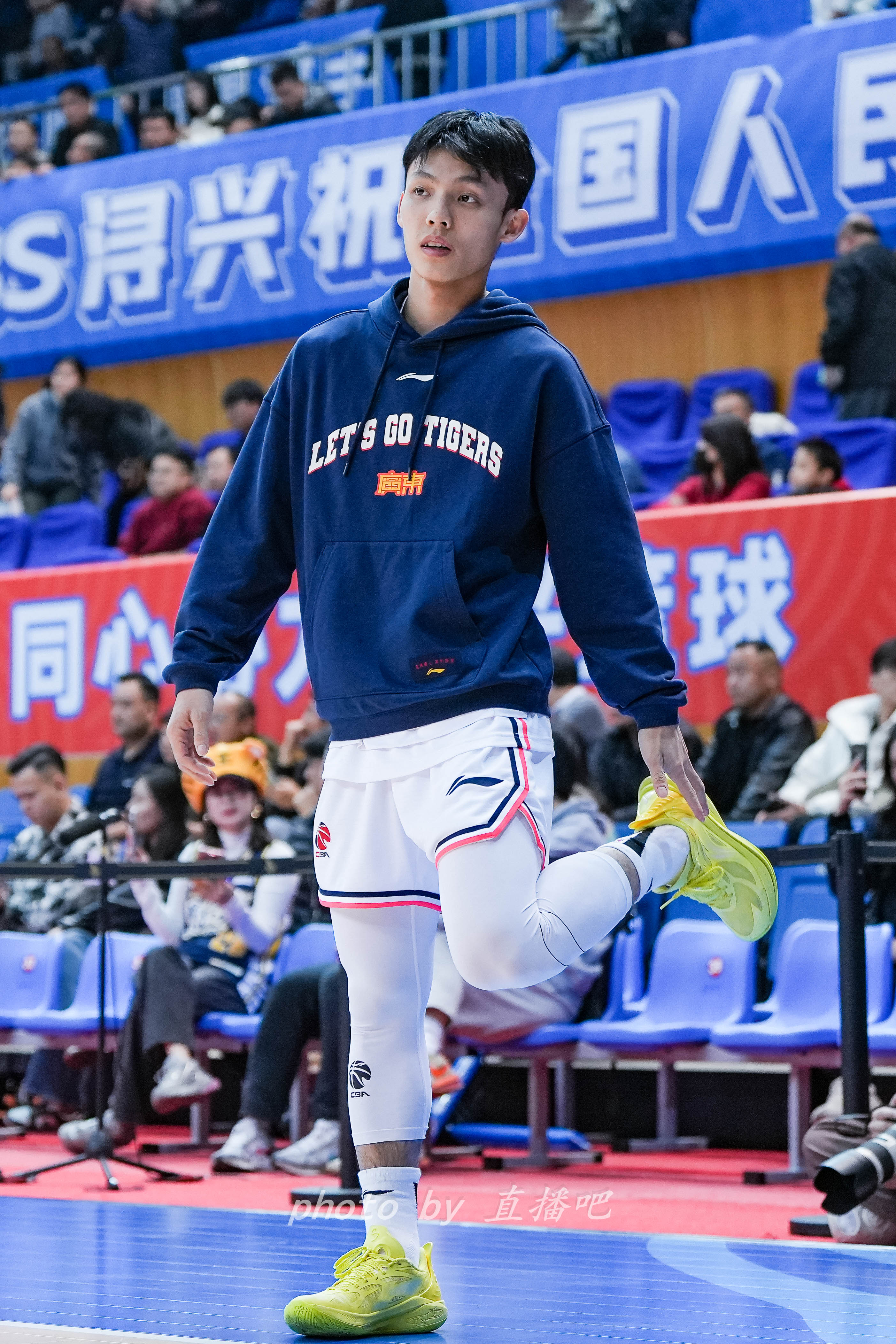 “控球中鋒”！徐杰這身體素質(zhì)有億點(diǎn)東西